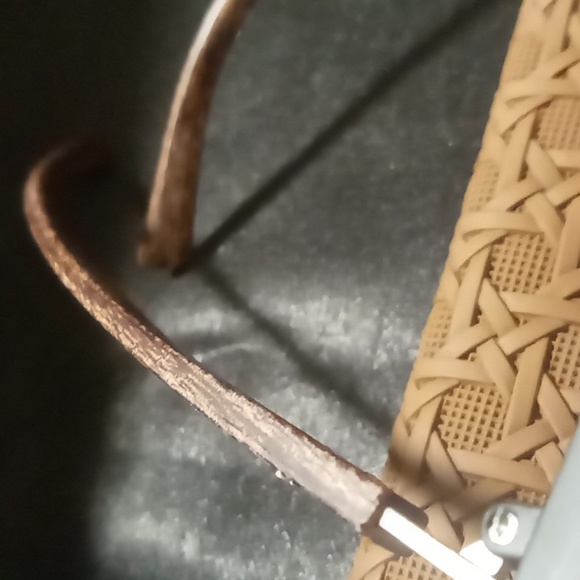 Mens wood grain sun glasses & Matching Case a gray lens with black frames. - Picture 7 of 12